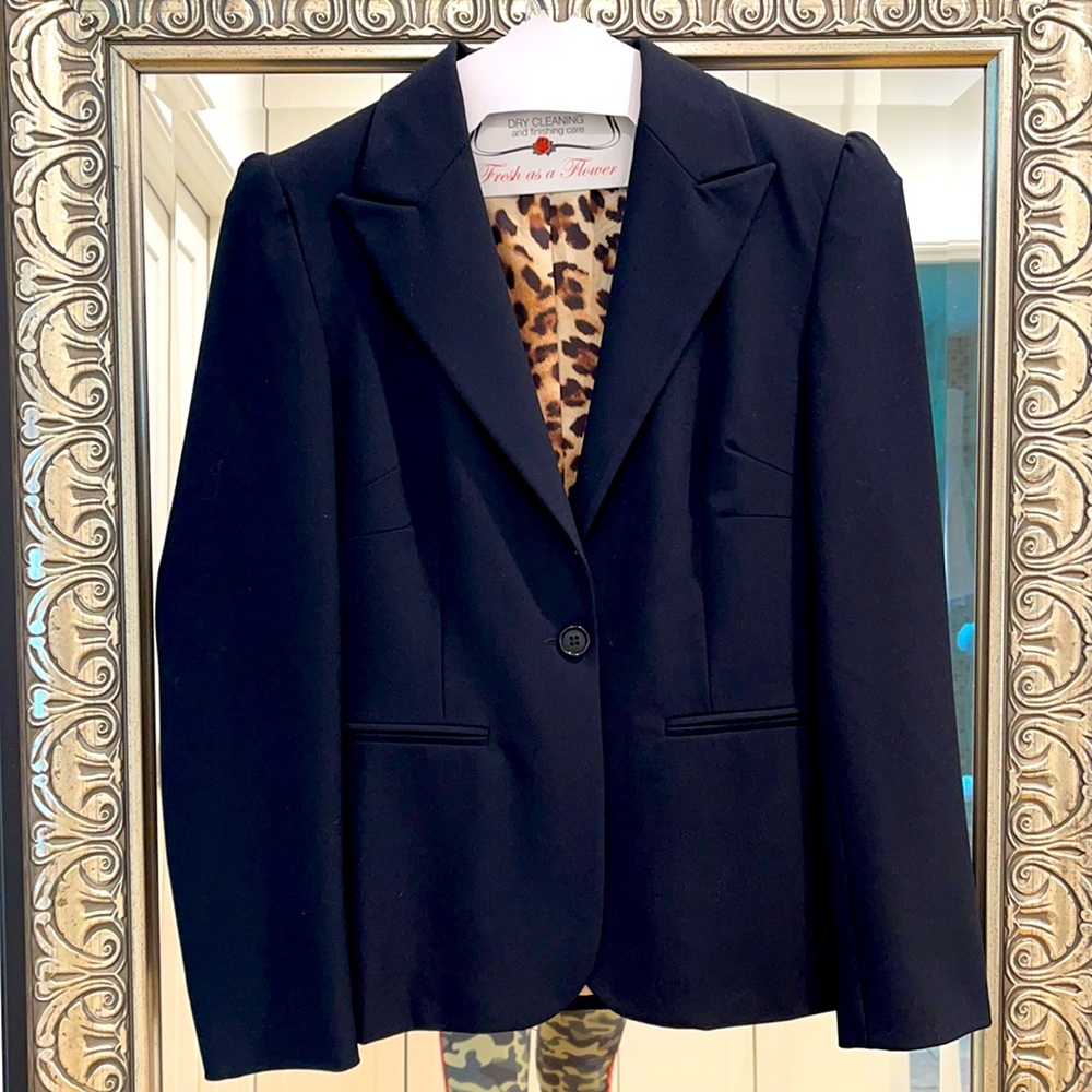 Beautiful blk fitted blazer